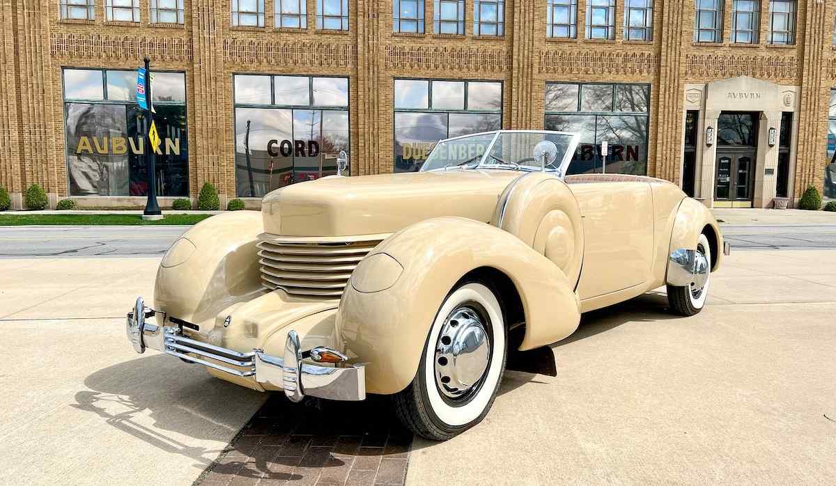 Click to Enlarge-Esc to Close myimgs/ArtDecoCars1937-60/1937 Cord 812.jpg